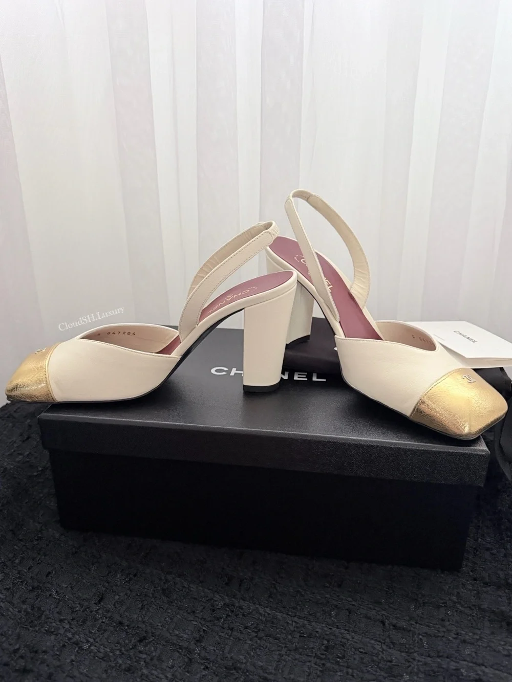 Auth BNIB Chanel Square Cap Toe Gold CC Slingback Pumps White - Size 37